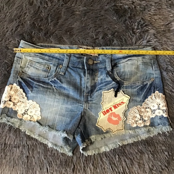 Hot Kiss Ladies Jean Shorts Lace Detail Sz 9 NWT - Picture 4 of 6